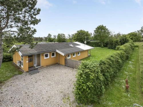 Το κτήριο όπου στεγάζεται  η παραθεριστική κατοικία