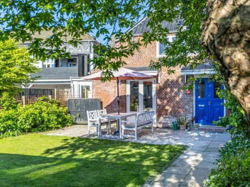 a table and chairs in the yard of a house at Holiday Home Elma - 24km from the sea by Interhome in Højer