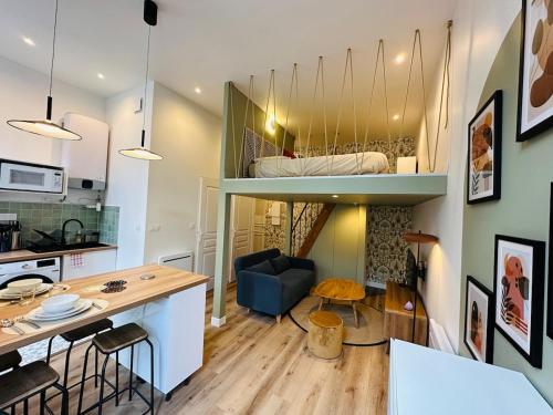 a small apartment with a bunk bed in a room at Forest - Nid au coeur de Fougères in Fougères