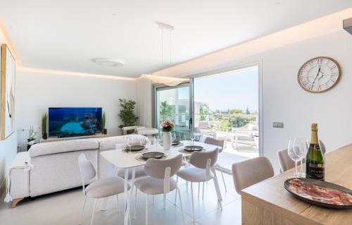 Ocean Horizon - Golfside Escape