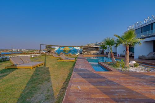 Bazén v ubytování VENTO MARE Hotel nebo v jeho okolí