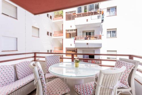 Spacious 3-Bedroom Apartment with Pool & Balcony - Steps from Puerto Colón, Beach & All Local Attractions