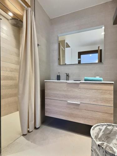 Harmony Modern 5 Etoiles villa with pool for 12 people