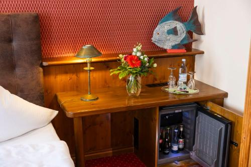 a room with a table with a vase of flowers on it at Hotel Nautilus in Putbus