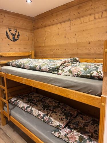 En eller flere senge i et værelse på Le Cosy