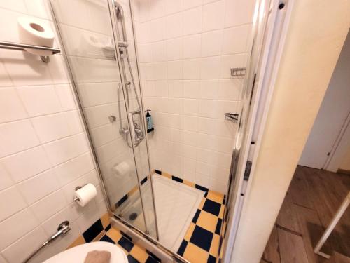 Ένα μπάνιο στο Morpheas by Casa D'Oro