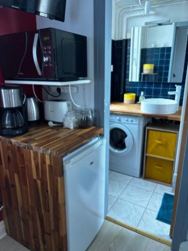 Η κουζίνα ή μικρή κουζίνα στο Studio near thermal baths & city center