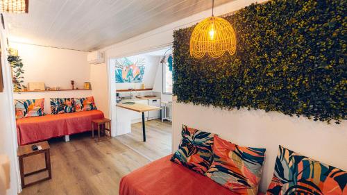 a room with two beds and a wall at Appart. VANILLE T3 en RDJ proche du lagon in Saint-Gilles les Bains
