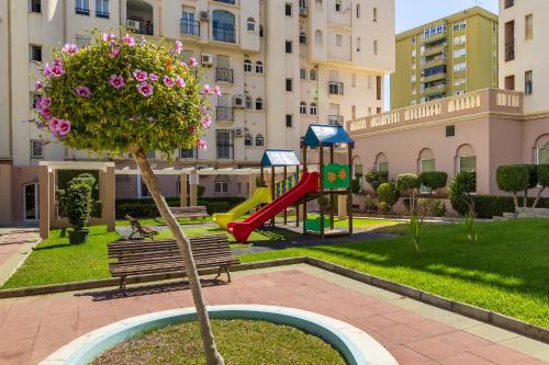 Amplio apartamento con piscina y parking en Torremolinos