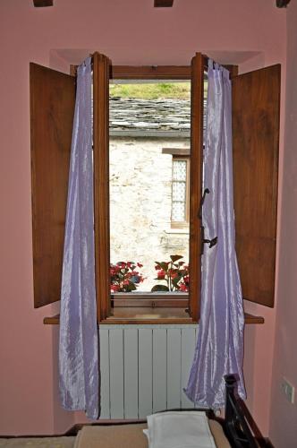a window in a room with a view of a plant at Borgo Isola Santa in Isola Santa