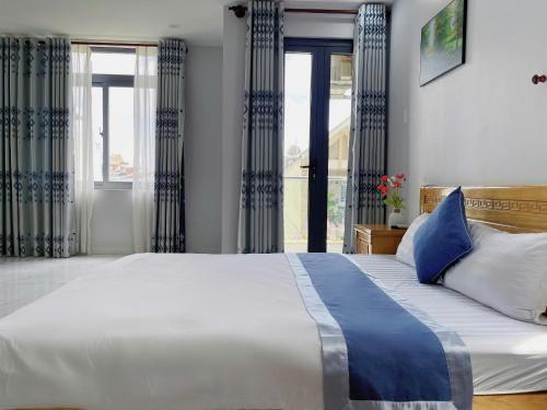 Postel nebo postele na pokoji v ubytování Ninh Giang Hotel & Apartment Vũng Tàu