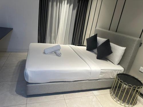 Ένα ή περισσότερα κρεβάτια σε δωμάτιο στο Luxury Suites AT Axon Residence