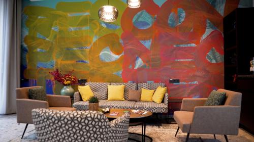 Et opholdsområde på Vienna House Easy by Wyndham Berlin Potsdamer Platz
