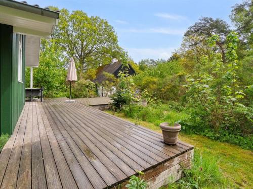 Un jardín fuera de Holiday Home Arkil - 150m from the sea by Interhome