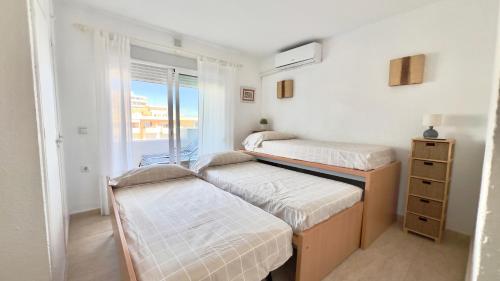 Magnífico Ático 4 hab frente a la playa con piscinas parking incluido por keywise