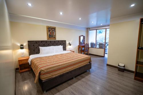 a bedroom with a large bed in a room at Santuario Machupicchu in Machu Picchu