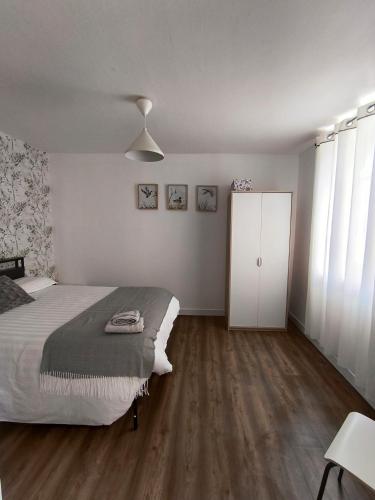 Ένα ή περισσότερα κρεβάτια σε δωμάτιο στο L'appart de Cécile