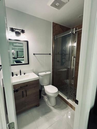 a bathroom with a toilet and a sink and a shower at Perfect go away in Fort Myers