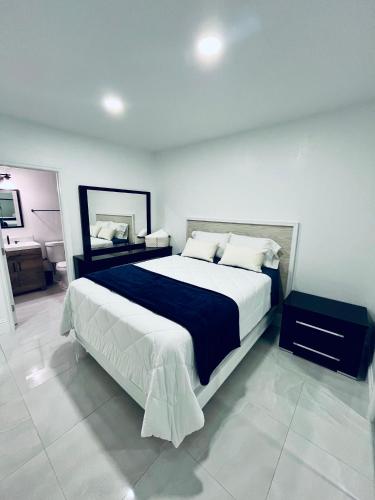 a bedroom with a large bed with a blue blanket at Perfect go away in Fort Myers