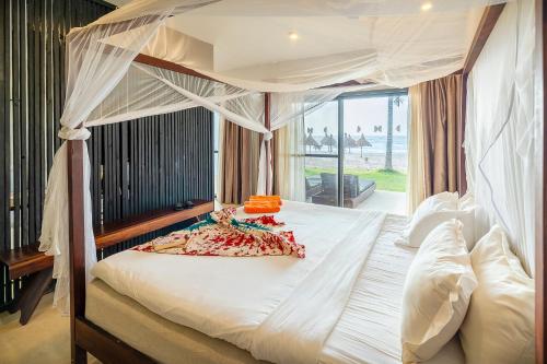 Postel nebo postele na pokoji v ubytování Kalimba Beach Resort