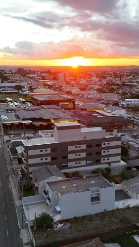 an aerial view of a city with a sunset at Loft com ar-condicionado no Centro in Guarapuava