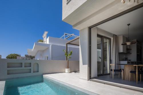 Bazén v ubytování Galux Pool Homes nebo v jeho okolí