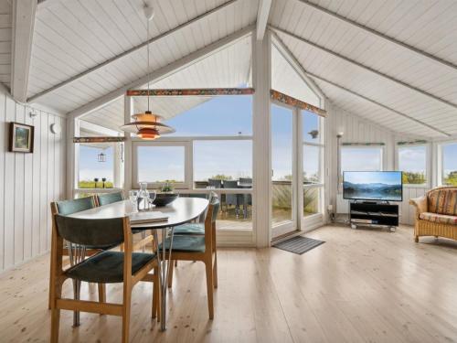 Χώρος καθιστικού στο Holiday Home Henric - 75m from the sea by Interhome