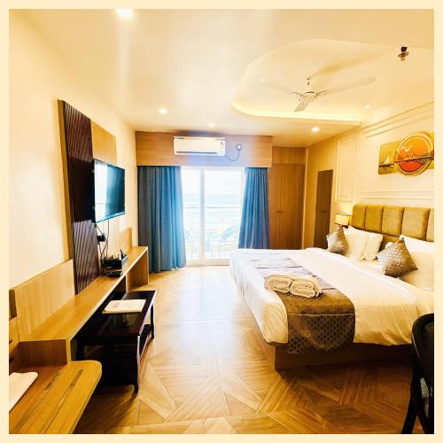 Sjónvarps- og/eða afþreyingartæki á Sea Beach Hotel S#K#S Near Jagannath Temple# Restaurant - Swimming Pool - Spa With Parking Facilities All Luxuary Room and Fully Air Conditioned With Attached Balcony- Top Rated Hotel