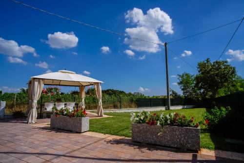 Κήπος έξω από το Residenza "Rosè del Garda"