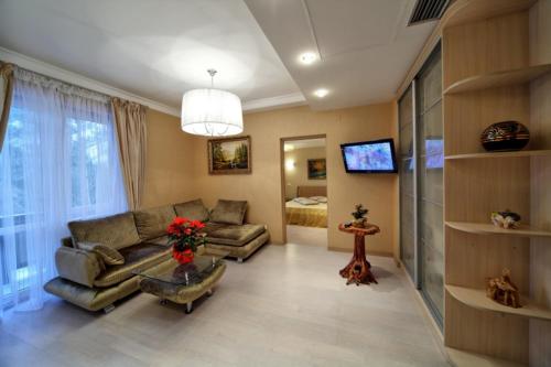 Una televisión o centro de entretenimiento en Apart-Hotel Chale Graal