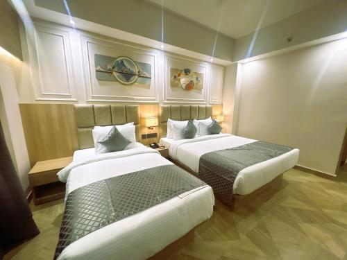 Rúm í herbergi á Sea Beach Hotel S#K#S Near Jagannath Temple# Restaurant - Swimming Pool - Spa With Parking Facilities All Luxuary Room and Fully Air Conditioned With Attached Balcony- Top Rated Hotel