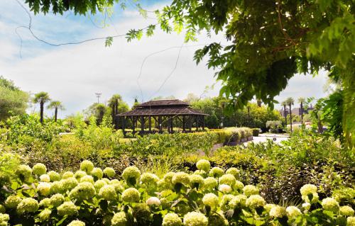 a gazebo in the middle of a garden at Royal Garden Assago Milano in Assago