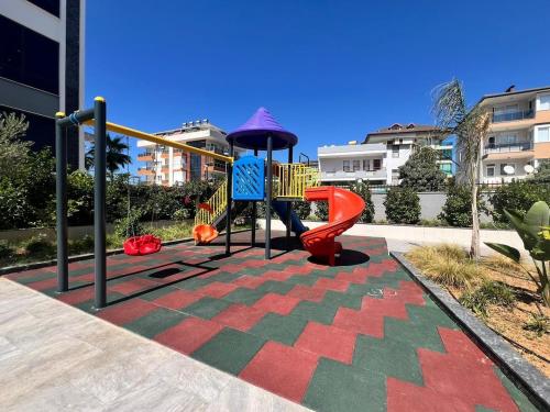 Zona de juegos infantil en Beautiful with privat garden