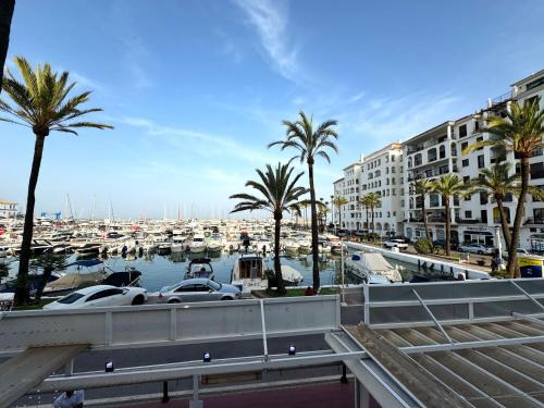 Casa Feliz - lovely 2 bed Penthouse in Manilva with pool, sea and mountain views, close to the beach and facilities