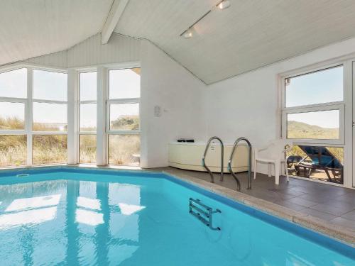 Swimmingpoolen hos eller tæt på 10 person holiday home in Løkken