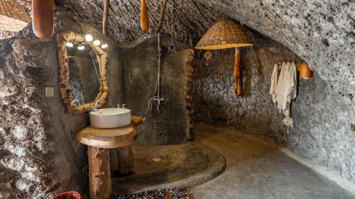 Un baño de Maasai Sacred Site - Africa Amini Life