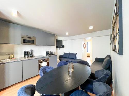 UrbanFlat 03 - 4 Bedroom Apartment in Center of Paris