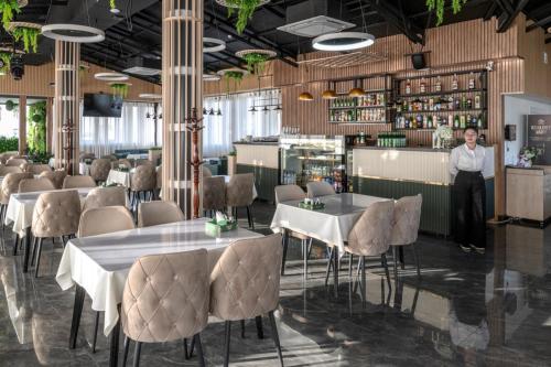 Ο χώρος του lounge ή του μπαρ στο Friday Old City Hotel