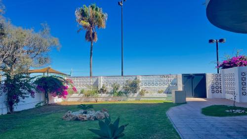 Magnífico Ático 4 hab frente a la playa con piscinas parking incluido por keywise