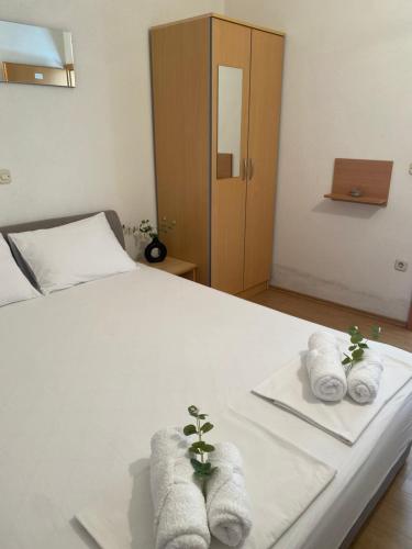 a bedroom with a bed with towels on it at Villa Roing R in Stanići