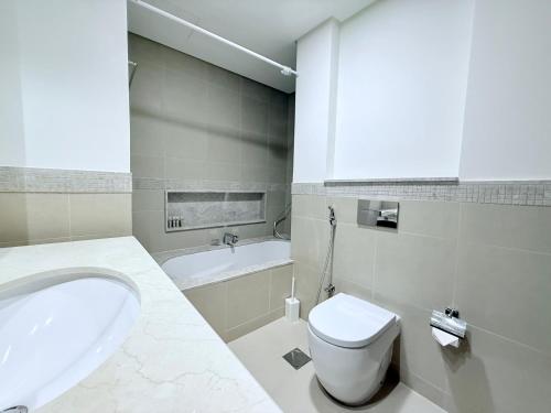 Charming 1 BR with Balcony Retreat