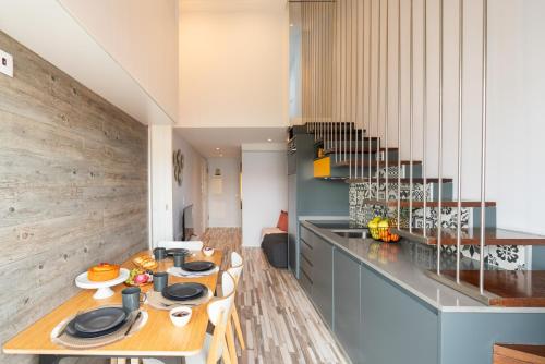 a kitchen and dining room with a table and chairs at Host Wise - Amadeo Apartments in Vila Nova de Gaia