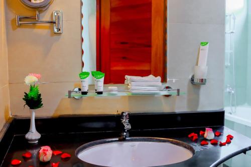 Parrot Hotel Arushaにあるバスルーム
