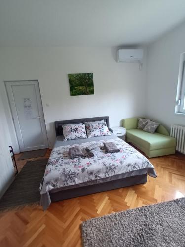 Cama o camas de una habitación en Apartmani Bata I Seka