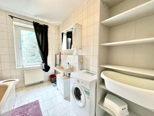 Ένα μπάνιο στο Comfort apartments for 3-5 guests in Chemnitz