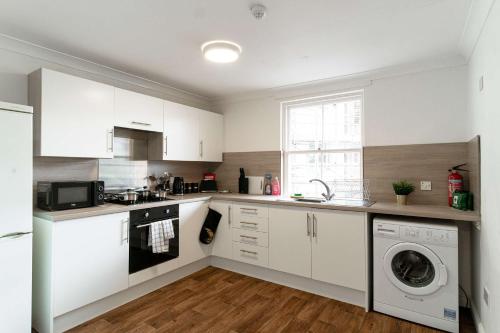 Köök või kööginurk majutusasutuses Modern 1 Bed Harbour-side Apartment in Whitehaven