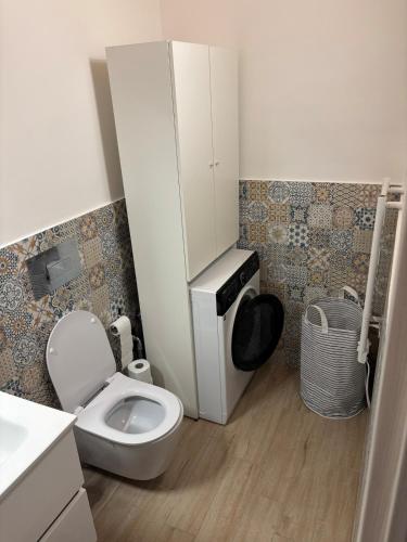 a small bathroom with a toilet and a sink at Flamingo Apartment in Pachino