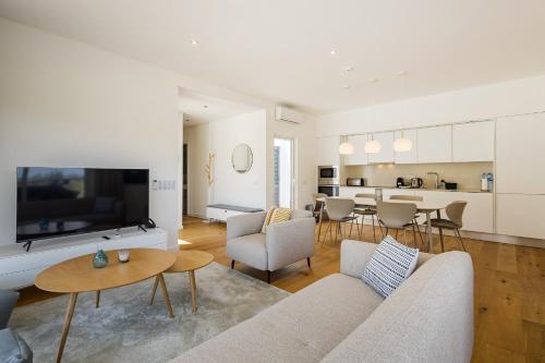 a living room with a couch and a table at Pestana Valley in Estômbar