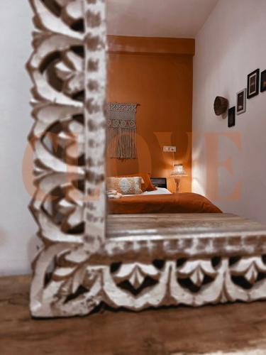 a bedroom with a bed and a mirror at Boho Thikana - Homestay in Bir in Jogindarnagar