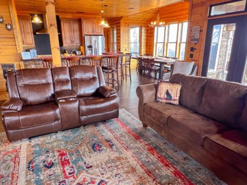 Posezení v ubytování Skyview Hideaway - New Rental 2025